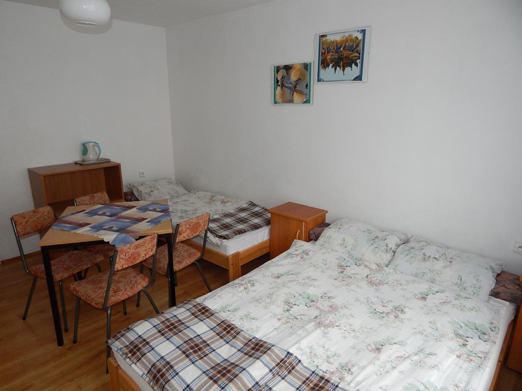 Apartament I Pokoje Aura Dom Wczasowy Darlowko Ruang foto